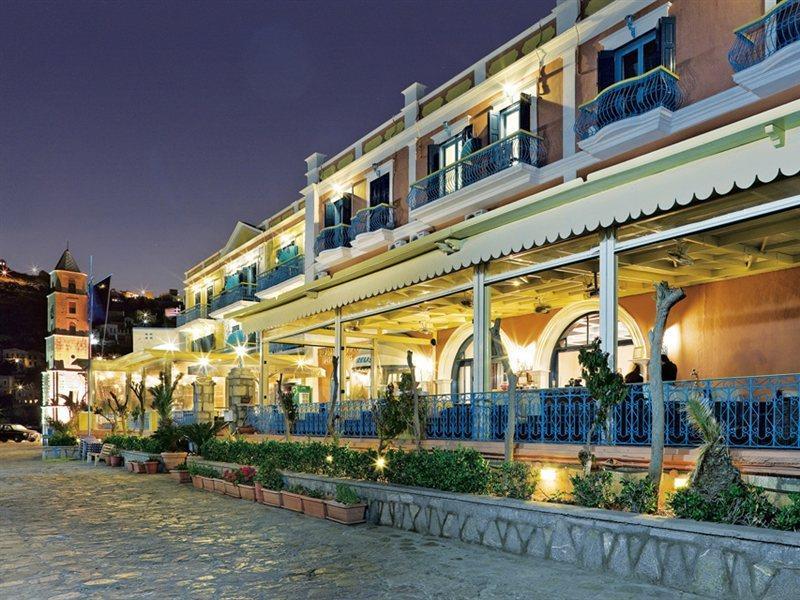 Nireus Hotel 시미 외부 사진